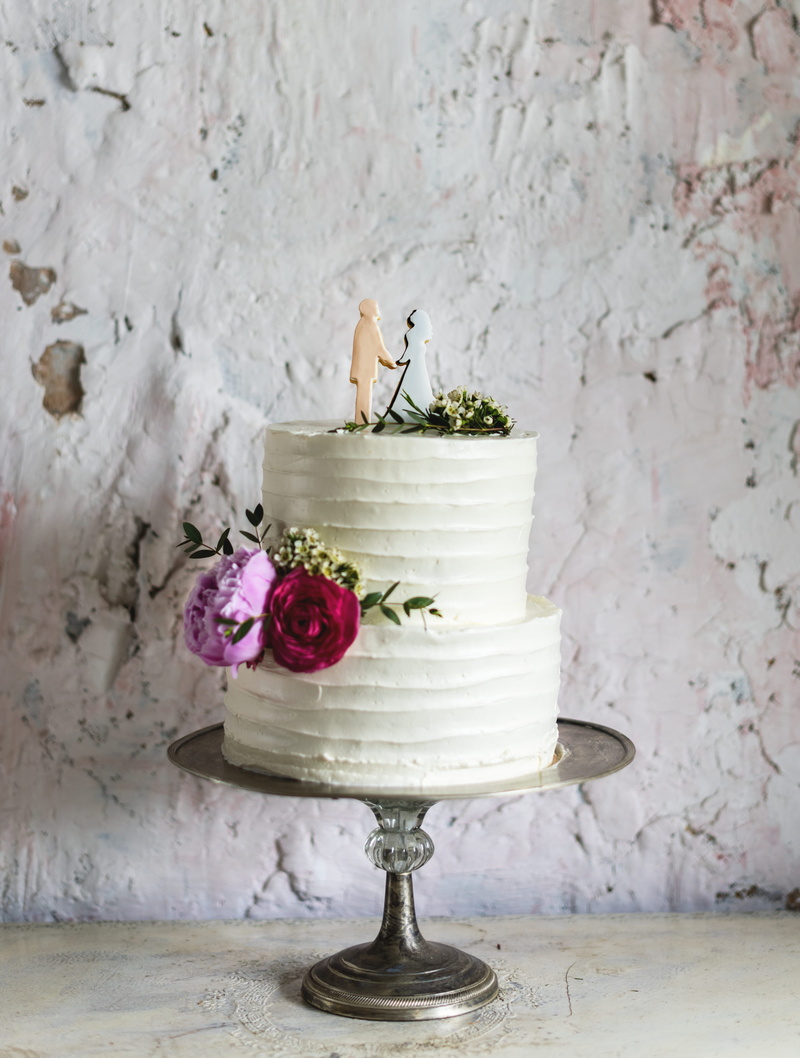 plate, backgrounds, gourmet, cake, ceremony, wedding, dessert, reception, carnation, summer, fruit, decor, white, wedding cake, freshness, event, romance