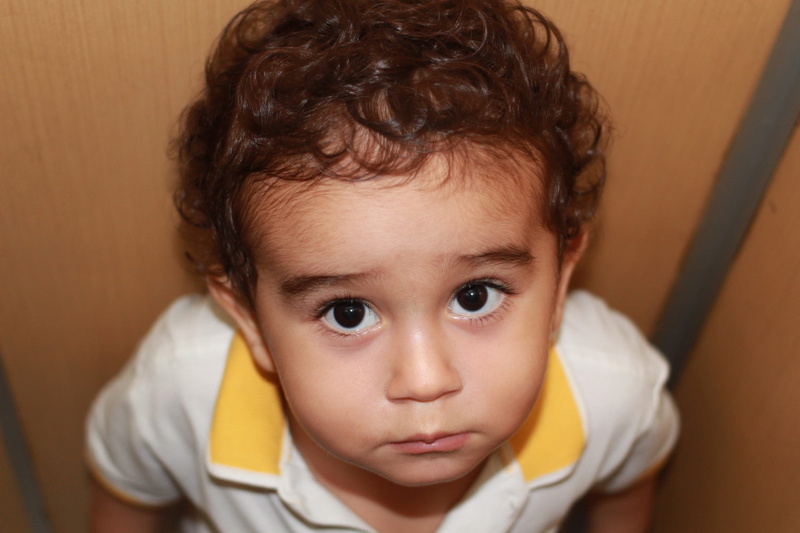 brown hair, close, child, yellow, guy, innocence, 1080P, contemplation, serious, sad, really, white, photography, human body part, small, cute, looking at camera