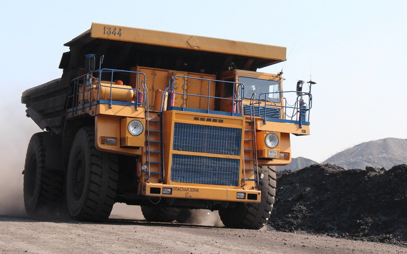 mountain, Dump Truck, 1080P, construction industry, road, commercial land vehicle, clear sky, nature, sky, machinery, sunlight, Mining, no people, Belaz