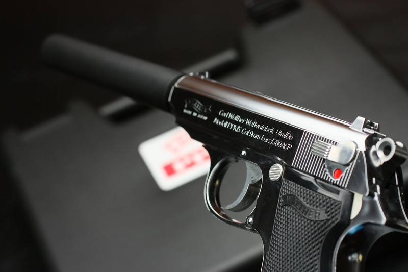 communication, metal, close-up, indoors, danger, weapon, aiming, sign, gun, black Color, handgun, " Walter", semi, pistol, single object, 1080P, government