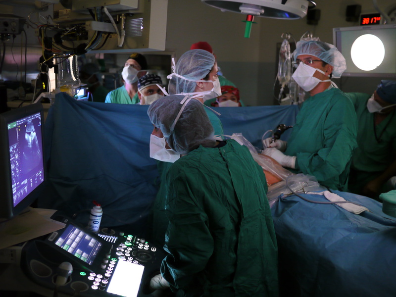 healthcare worker, doctor, indoors, surgical mask, equipment, protective mask - workwear, healthcare, technology, surgeon, group of people, surgery, 4K