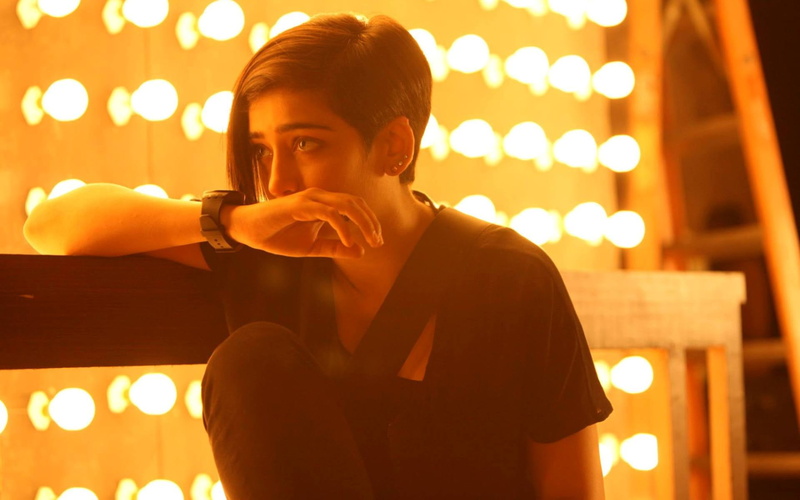 shirt, lifestyles, one person, contemplation, s, haasan, young adult, men, front view, focus on foreground, black, real people, lens flare, waist up, actress