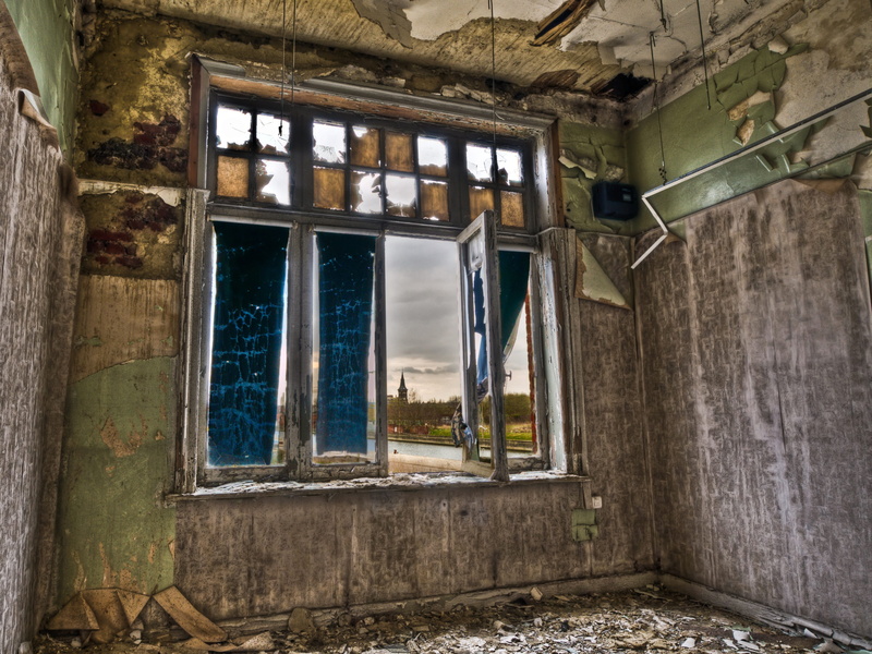 no People, rotting, deterioration, wall - Building Feature, day, broken, architecture, bad Condition, destruction, run-Down, spooky, decline, ceiling, glass - material