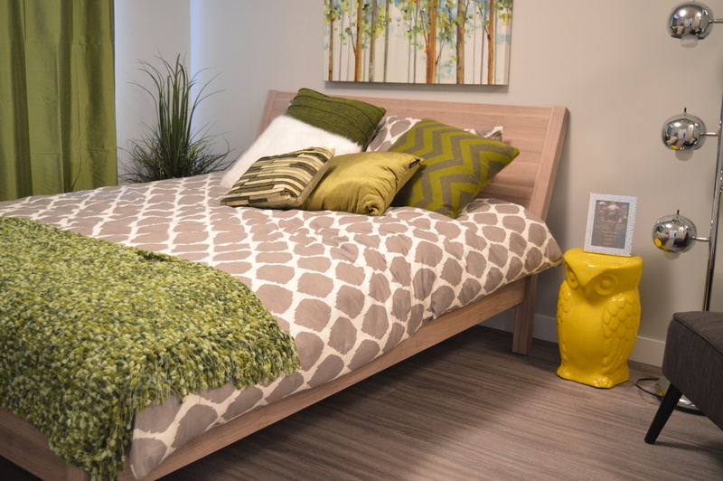 interior, stuffed, 5K, luxury, sleeping, green, residence, brown, white, side table, electric lamp, bed, bedside, armchair, houseplant, house, home, linens