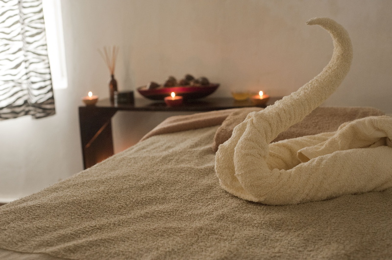 healthy lifestyle, furniture, 4K, bedroom, cover, room, candle, swan, no people, light, cozy, massage, illuminated, hotel, towel, candles, flame, wealth