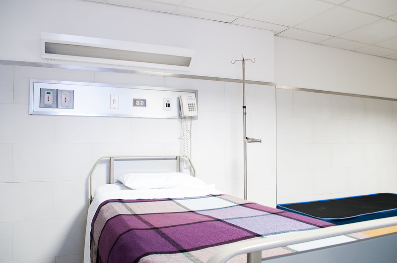 empty, hospital, medical equipment, white color, white, hospital gurney, architecture, equipment, communication, healthcare and medicine, salud, medical clinic