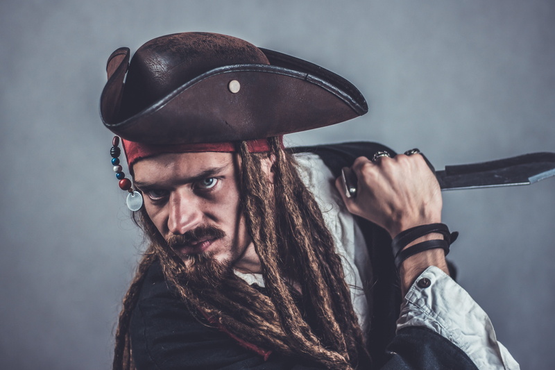 criminal, jack, hunting knives, adventure, corsair, angry, coseplay, bart, hat, males, sparrow, evil, offender, threatening, steal, young adult, grim, hair