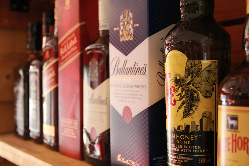 imported, western script, focus on foreground, close-up, variation, glass, food and drink, in a row, alcoholic beverages, restaurant, bar, whiskies, whiskey