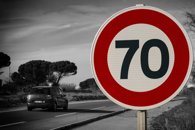 shield, reduce, note, outdoors, sky, thirds, mode of transportation, day, bid shield, about, rule, traffic sign, tree, photography, nature, circle, speed limit sign