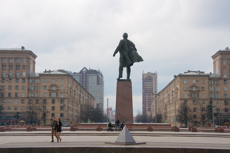 statue, russian, architecture, day, sight, iron, monument, town, symbol, revolutionary, leader, standing, nature, saint-petersburg, adult, summer, incidental people