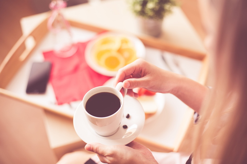 coffee, hungry, freshness, crockery, lifestyles, refreshment, hand, human Hand, young Women, meal, coffee Cup, morning, Morning Coffee, table, Breakfast
