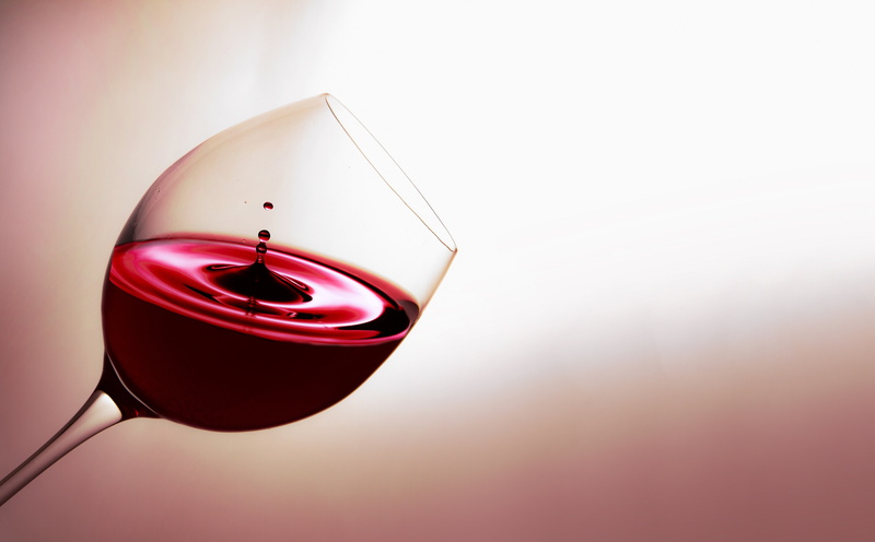 copy space, still life, no people, red wine, studio shot, Drop, glass, Food and Drink, indoors, positive emotion, glass - material, Wine, heart shape, drip