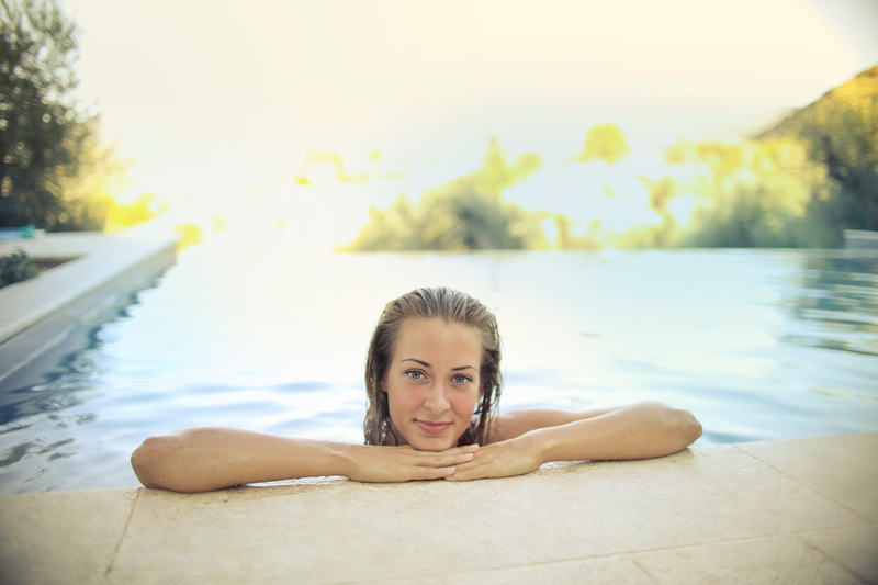 young adult, hot tub, back, blurred background, adult, nature, caucasian, body, blonde, beauty, young women, posing, girl, day light, lifestyles, beautiful woman