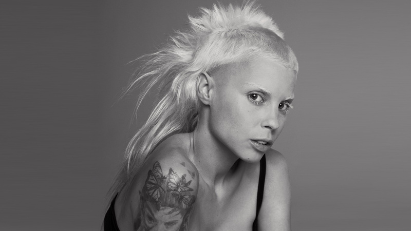 contemplation, monochrome, Die Antwoord, studio shot, looking at camera, looking, portrait, human face, young adult, one person, beautiful woman, hairstyle