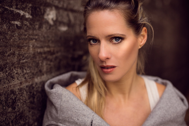 brown hair, headshot, portrait, blonde, adult, beautiful woman, looking at camera, young adult, beauty, human face, 1080P, hair, hairstyle, young women