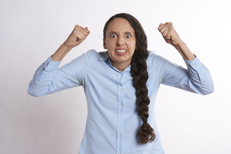 anger, waist up, limb, crazy, 5K, adult, looking at camera, portrait, mad, scream, emotion, human body part, hairstyle, Woman, body part, indoors, Angry