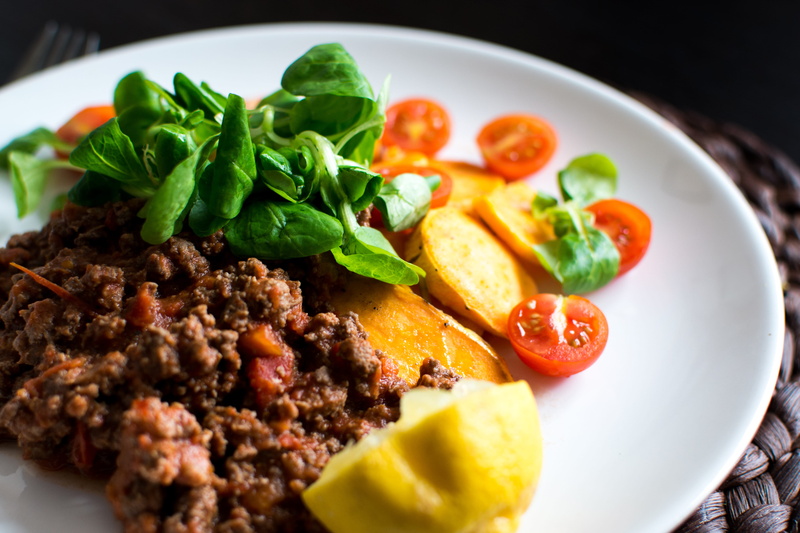 indoors, no People, vegetable, still life, crockery, healthy Eating, savory sauce, 5K, meat, gourmet, close-up, steak, freshness, food And Drink, selective focus