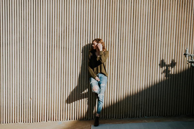 color Image, women, daytime, one woman only, beige, brown, wall, holding, lifestyles, image Technique, image Type, caucasian Ethnicity, people, full length