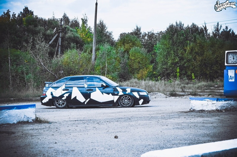tree, Lada, mode of transportation, car, camouflage, competition, land Vehicle, damaged, driving, sign, wheel, street, speed, sports Car, stationary, cold temperature
