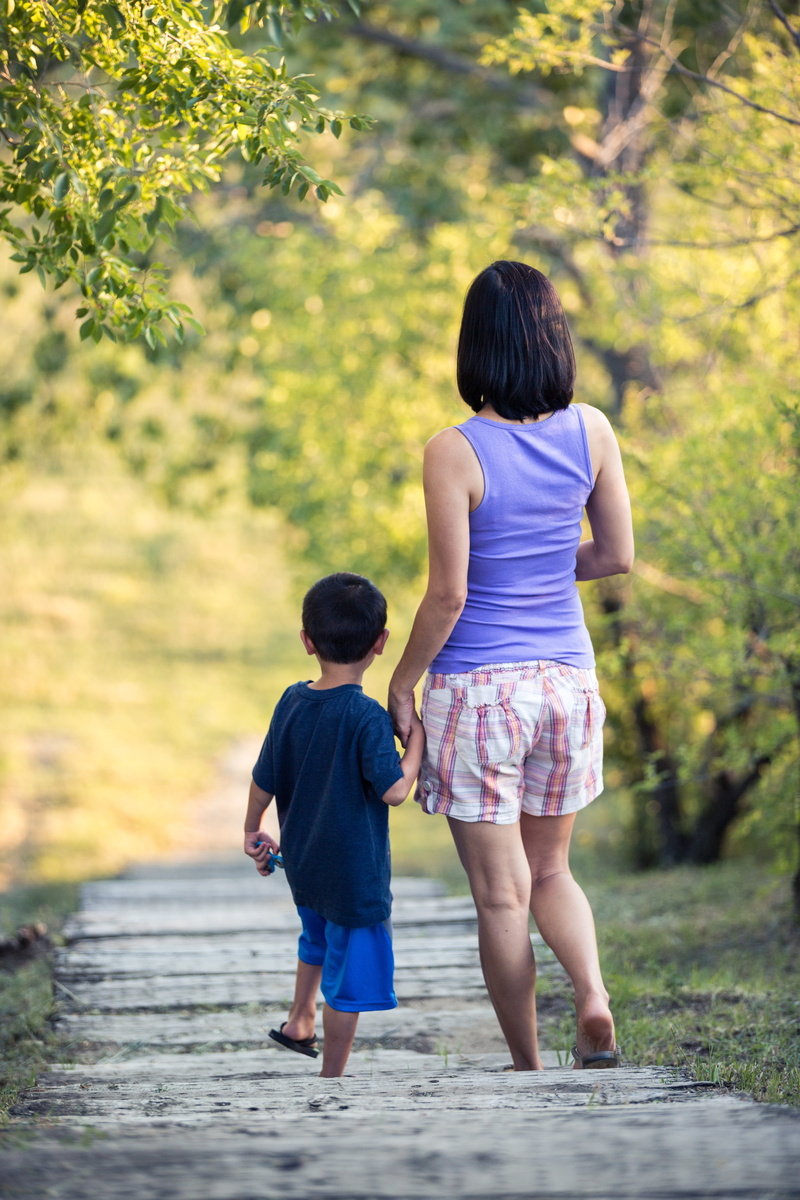 walking, son, mom, full length, sister, men, leisure activity, female, 5K, people, family, boy, females, child, focus on foreground, women, two people