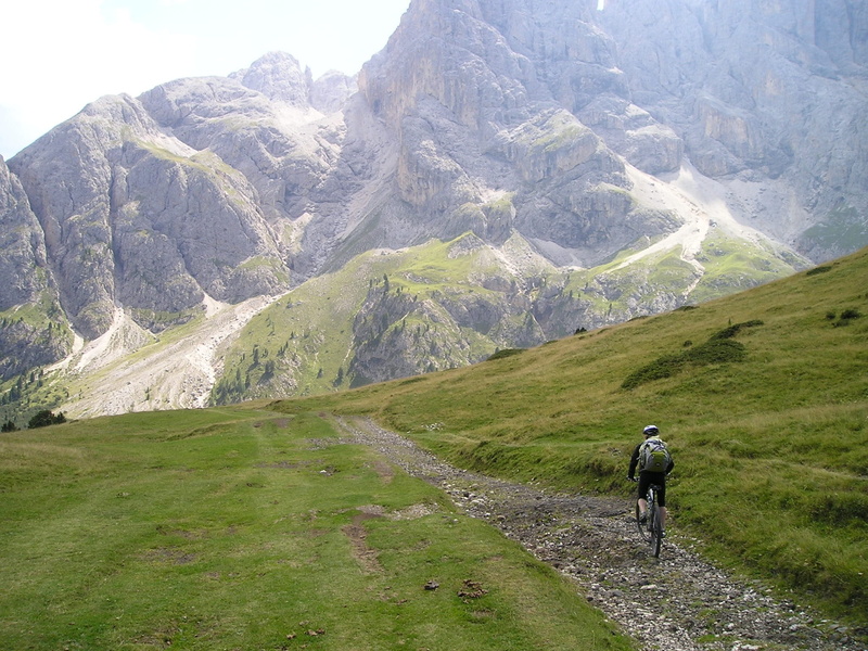 one person, transalp, away, cyclists, hiking, cycling, bike, nature, mountain bike, trails, environment, climbing, day, lifestyles, scenics - nature, tranquil scene