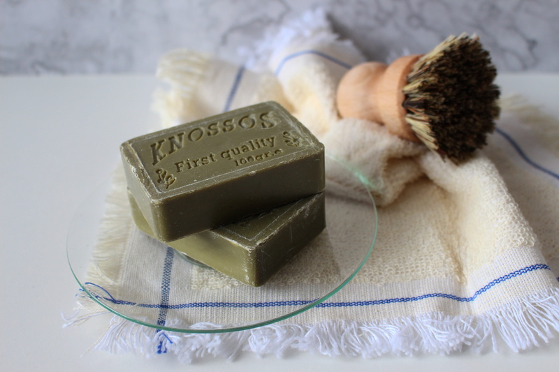 gift, bathroom, close-up, focus on foreground, alternative, cosmetics, without plastic, care, shaving, clean up, 5K, plastic, kitchen, gift box, selective focus
