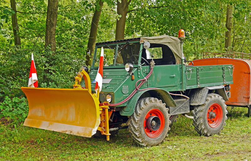 daimler-benz, stationary, remedy machine, exhibition, land vehicle, agriculture, agricultural machinery, growth, nature, universal tractor, agricultural equipment