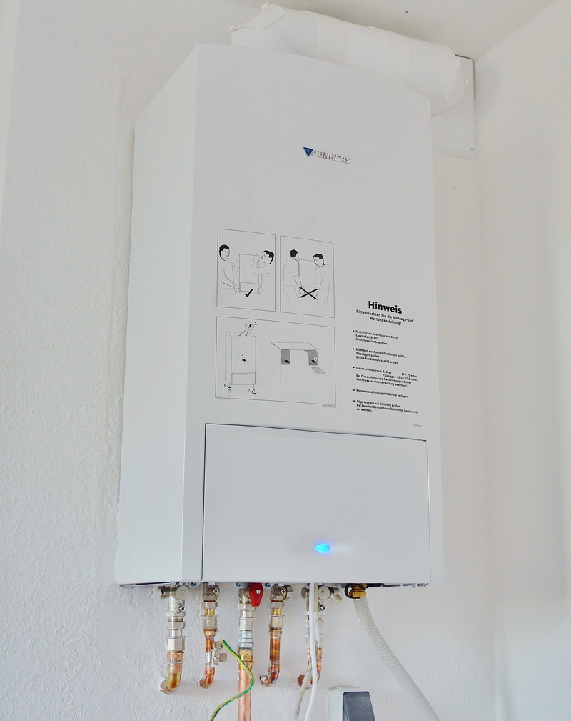shower, whiteboard, technology, home interior, electrical equipment, heat, outlet, power supply, junkers, built structure, beuler, electricity, cerapur