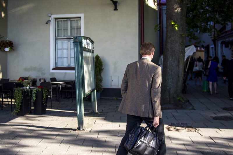 real people, sunny, tallinn, 4K, one person, lifestyles, afternoon, following, young adult, sidewalk, day, outdoors, jacket, footpath, rear view, building exterior