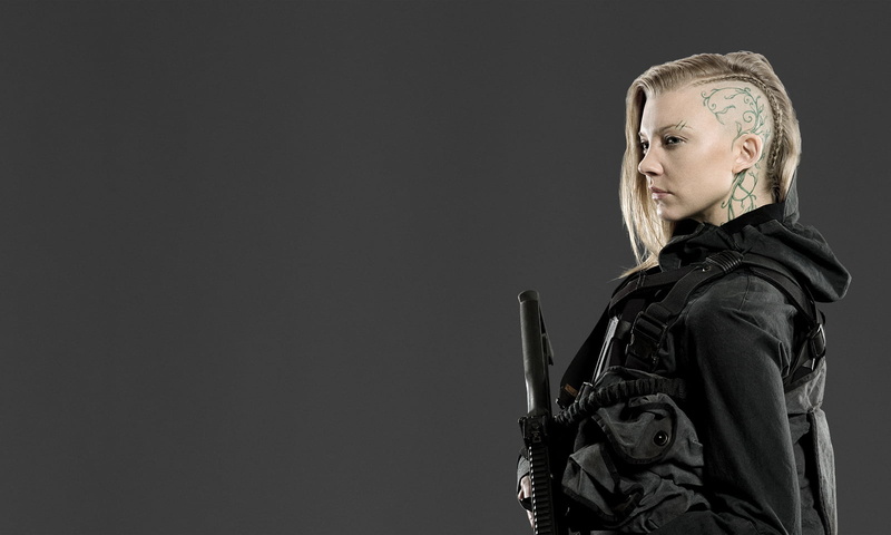 sidecut, simple background, soldier, Natalie Dormer, movies, blonde, gun, 720P, The Hunger Games, black clothing, tattoo