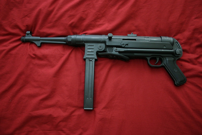 MP 40, machine gun, aggression, textile, war, crime, black, indoors, handgun, safety, toy, metal, single object, times, warning sign, rifle, close-up, weapon