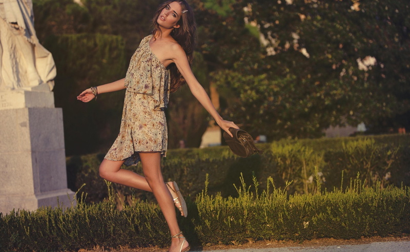 s, emotion, clothing, Girls, hairstyle, real people, shoulder, young women, day, one, nature, shorts, outdoors, beautiful woman, plant, focus on foreground