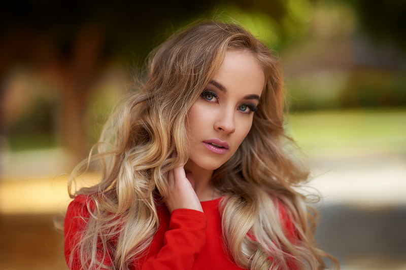 blonde, young adult, beauty, real people, depth of field, 1080P, looking at camera, adult, one person, focus on foreground, hair, face, leisure activity