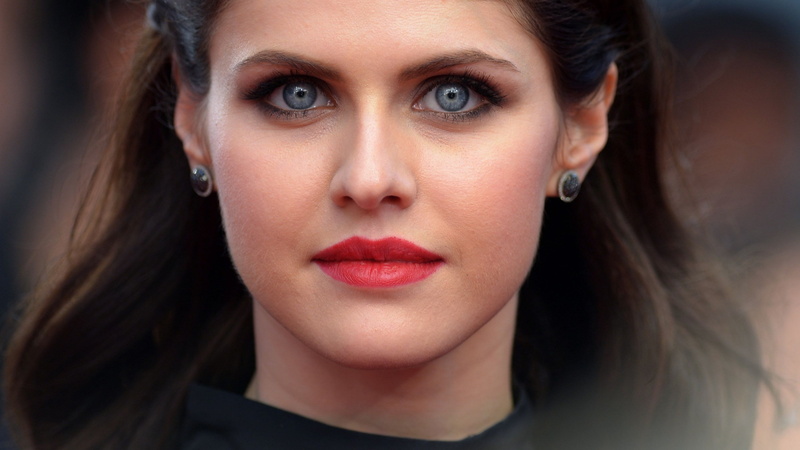 fur, black, actress, 4K, cardigan, tub, dress, wearing, woman, brown, oval, laying, Most Popular Celebs, Alexandra Daddario