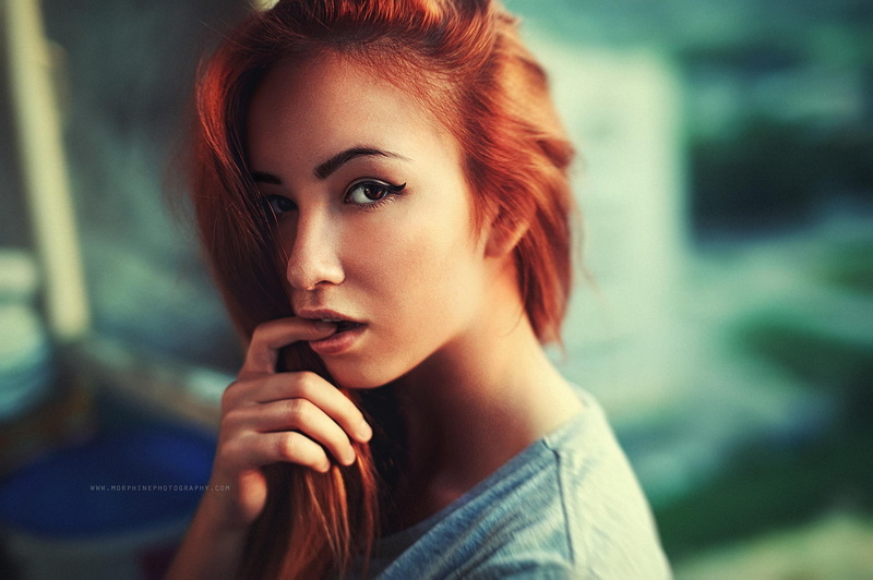 model, eyes, portrait, finger in mouth, depth of field, 1080P, face, women, looking at viewer, long hair, redhead