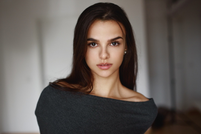 brunette, brown eyes, young adult, beauty, portrait, front view, lifestyles, adult, 1080P, looking at camera, one person, juicy lips, women, focus on foreground
