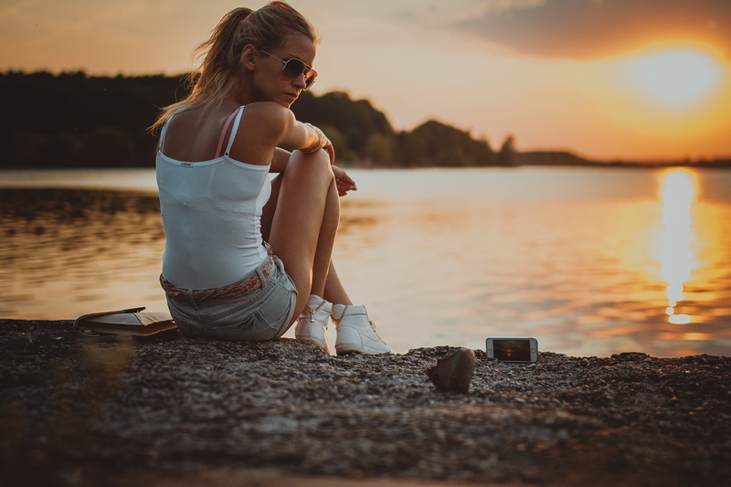 iPhone, camisole, sky, real people, 1080P, lake, riverside, one person, blonde, white, outdoors, long hair, tanned, nature, beauty in nature, ponytail