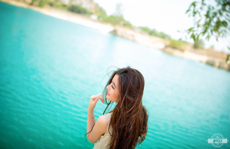 day, beautiful woman, hairstyle, one person, lifestyles, swimming pool, focus on foreground, real people, hair, adult, Asian, brown hair, young adult, nature