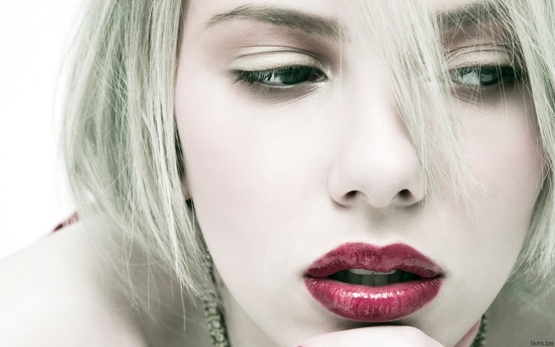 beautiful people, actress, body part, hairstyle, make-up, indoors, human face, adult, one person, mouth open, red lipstick, fashion, teardrop, young women