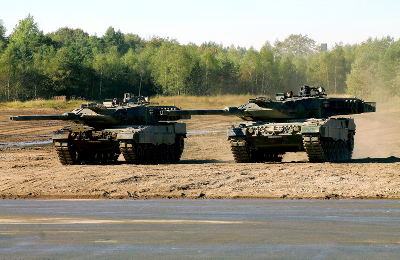 road, Leopard 2A6, military Land Vehicle, day, army, weapon, mode of transportation, gray, artillery, German battle tanks, army soldier, nature, field