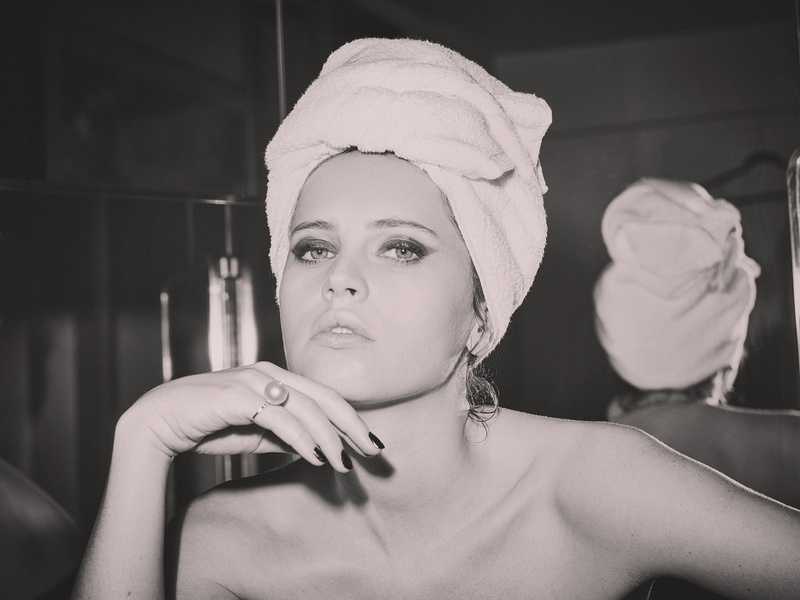 one person, beautiful people, monochrome, portrait, young women, looking at viewer, actress, celebrity, towel, young adult, 1080P, headshot, looking away