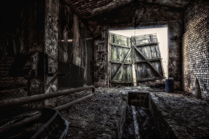 decay, obsolete, workshop, decline, deterioration, window, past, wall - building feature, no people, architecture, lapsed, run-down, old, indoors, built structure