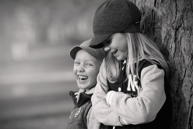 smiling, love, emotion, smile, 5K, black and white, hat, innocence, bonding, fine, sisters, girls, photo, trunk, garden, buddies, clothing, pleasure, boy