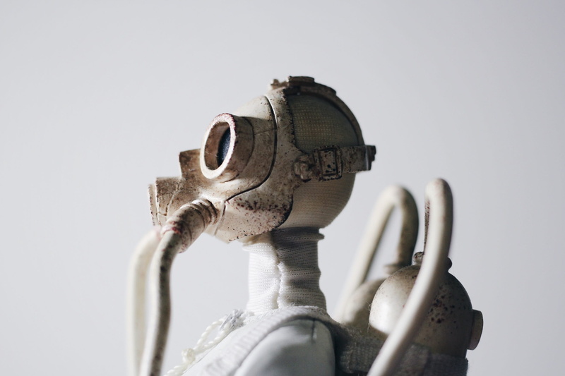 gas mask, reptile, air, studio shot, human hand, one animal, sculpture, copy space, one person, modern, human body part, respirator, statue, close-up, dummy