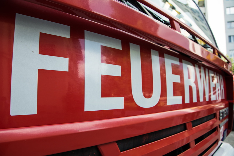 urgency, accidents and disasters, sign, low angle view, fire, single word, built structure, day, fire truck, vehicle, red, architecture, emergency sign
