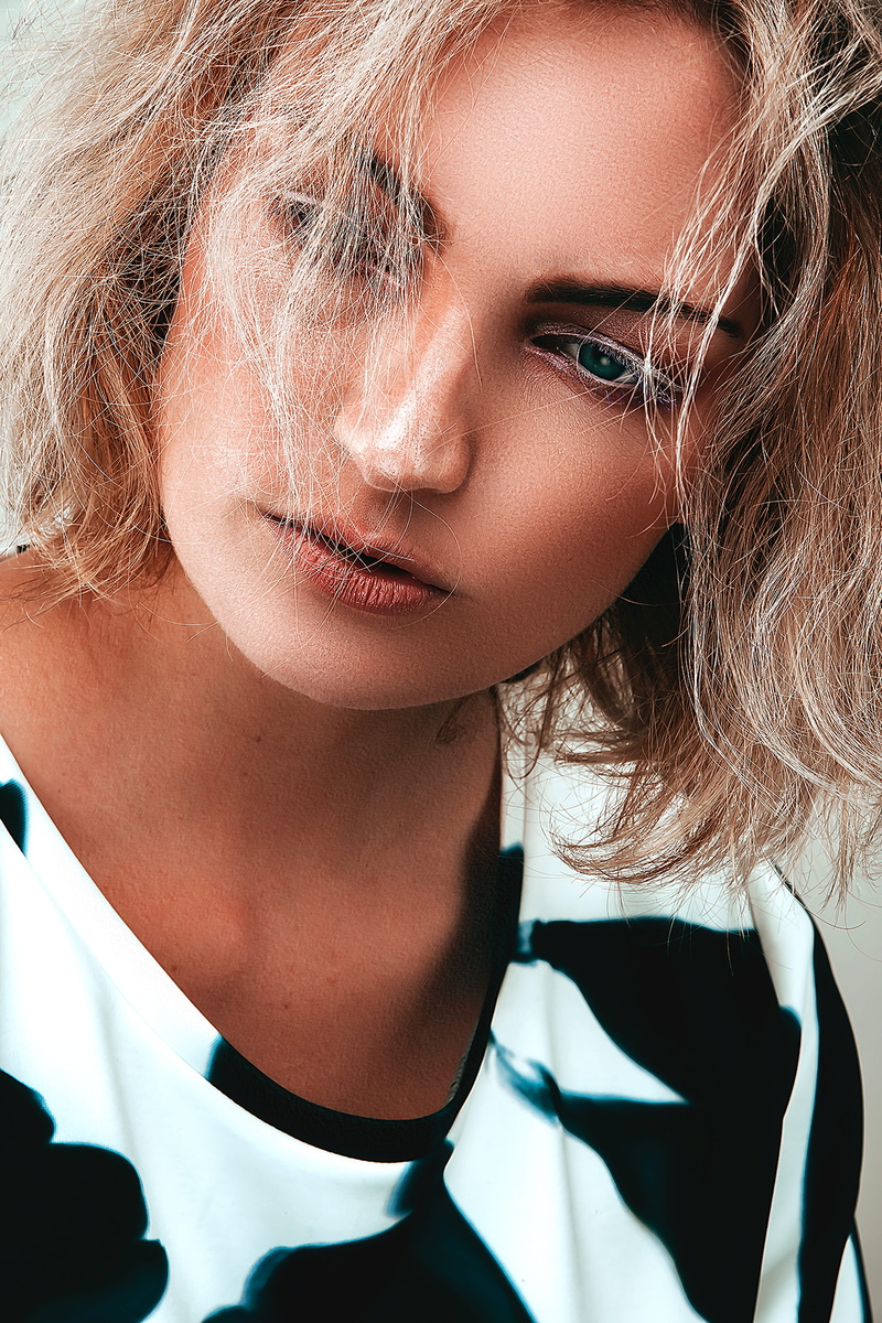 young adult, portrait, leisure activity, photo, real people, model, one person, 4K, adult, Fashion, lifestyles, mua, make, front view, young women, retouching