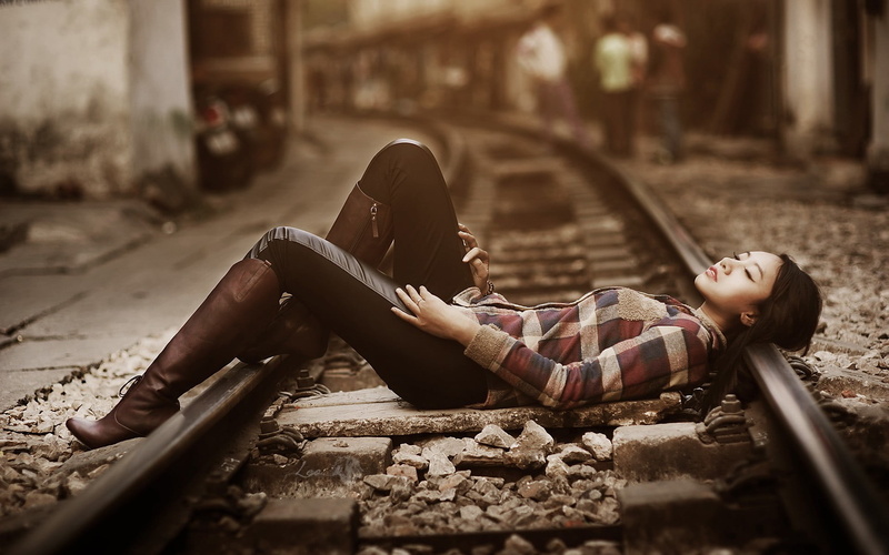 lifestyles, relaxation, full length, lying on back, plaid, side view, s, women, closed eyes, depth of field, selective focus, outdoors, beautiful woman