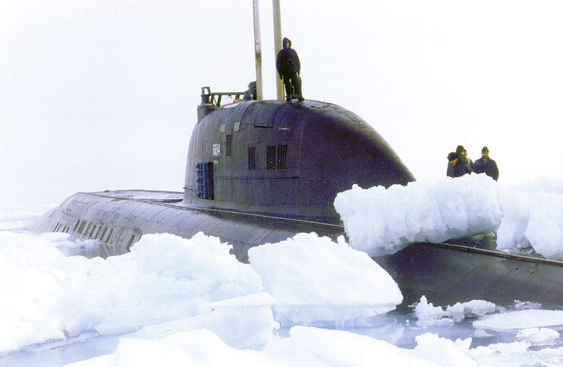 airplane, military, frozen, winter, snow, white color, travel, submarine, cold temperature, nature, vehicle, no people, sky, 705 Lira, water, clear sky