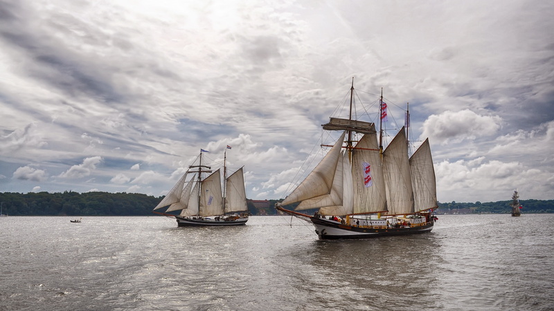 day, sailing, sailing ship, schooner, watercraft, brig, galeas, brigantine, pole, east indiaman, the past, water, nature, sea, exploration, no people, cloud - sky