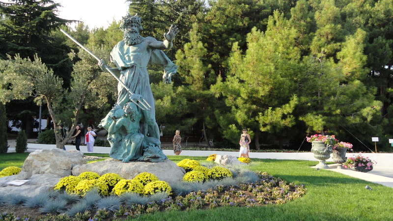 male likeness, showplace, day, incidental people, craft, park, 4K, plant, growth, crimea, poseidon, sculpture, female likeness, outdoors, water, tree